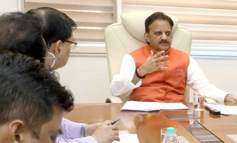 एक महीने का सघन जागरूकता अभियान चलायें, जन प्रतिनिधियों को भी करें शामिल : उप मुख्यमंत्री शुक्ल 1 KSHITITECH 25A 104 KSHITITECH