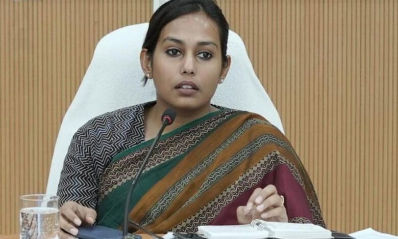 नारायणपुर : भ्रमण पश्चात बच्चों को ब्रेकफास्ट करवा कर कलेक्टर ने किया बस से रवाना 1 KSHITITECH 29A 108 KSHITITECH