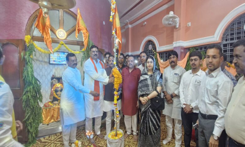 कम वजन वाले बच्चों को सुपोषण किट प्रदान की और स्वास्थ्य विभाग के जागरूकता वाहन को हरी झंडी दिखाकर रवाना किया 1 KSHITITECH 31A 18 1 KSHITITECH