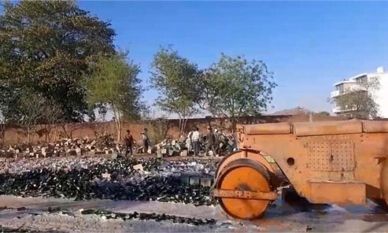 छतरपुर में 1.81 करोड़ का शराब पर चला आबकारी विभाग का रोड रोलर 1 KSHITITECH 31A 81 KSHITITECH