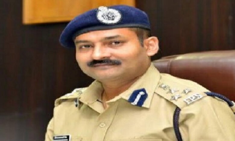भोपाल में साइबर ठगी के कॉल सेंटर मामले में लापरवाही और साठगांठ के आरोप में TI जितेंद्र गढ़वाल समेत 4 पुलिसकर्मियों को सस्पेंड 1 KSHITITECH 5A 129 KSHITITECH