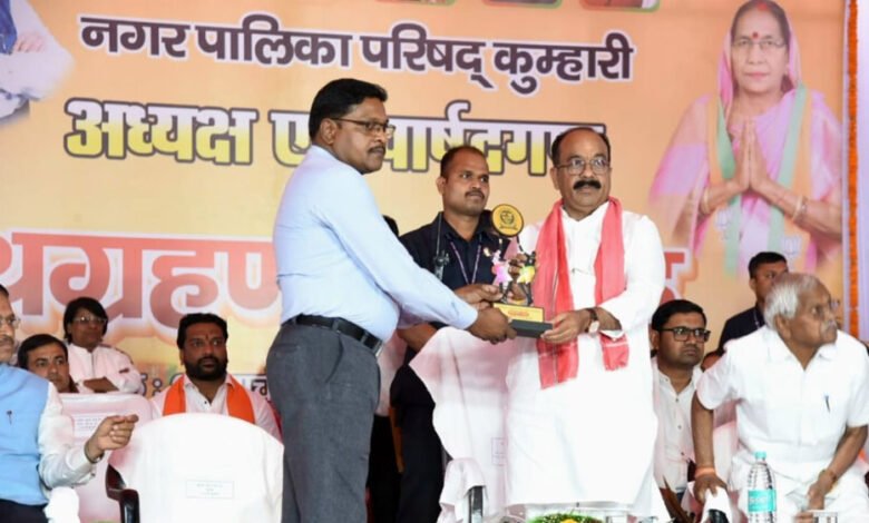 विधायक डोमनलाल कोर्सेवाड़ा शपथ ग्रहण समारोह में शामिल हुए 1 KSHITITECH 6A 15 1 KSHITITECH
