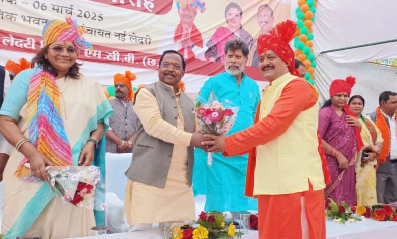 नगर निगम चिरमिरी के नवनिर्वाचित महापौर एवं पार्षदों का शपथ ग्रहण समारोह हुआ संपन्न 1 KSHITITECH 7A 77 KSHITITECH