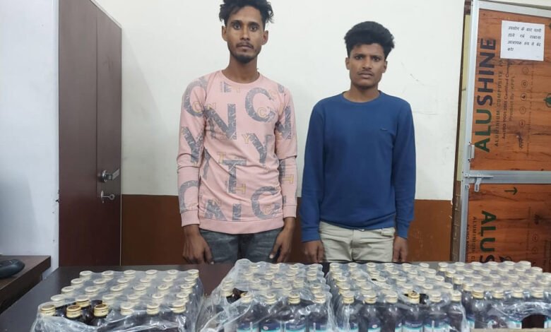 थाना टिकरापारा नया बस स्टैण्ड के पास प्रतिबंधित नशीली सीरप के साथ पकड़ा गया आरोपियों को रंगे हाथ 1 KSHITITECH 8A 28 KSHITITECH