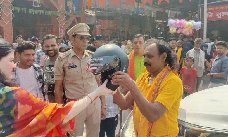 सक्ती पुलिस ने हेलमेट वितरण कर रोड एक्सीडेंट कम करने की अपील करते हुए नवरात्रि एवं चैत्र नव वर्ष की दी शुभकानाएं।हेलमेट वितरण कार्यक्रम में एसपी अंकिता शर्मा ने सड़क सुरक्षा पर किया जागरूक 1 KSHITITECH IMG 20250331 WA0003 KSHITITECH