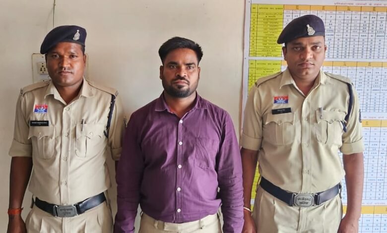 छेड़छाड़ के आरोपी डॉक्टर को चाम्पा पुलिस ने किया गिरफ्तार, साइबर तकनीक से मिली सफलता 1 KSHITITECH IMG 20250331 WA0030 KSHITITECH