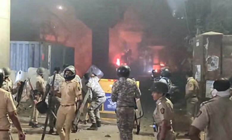नागपुर में भीड़ का उपद्रव, उपद्रवियों ने लोगों के वाहनों में जमकर तोड़फोड़ की और आग लगा दी 1 KSHITITECH aag1 2 KSHITITECH