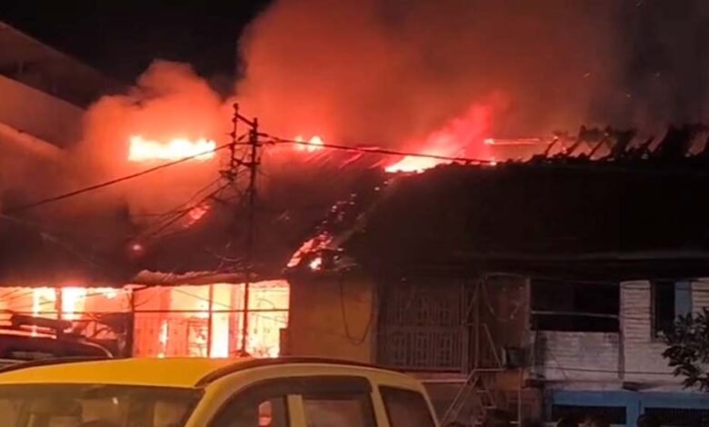 इटारसी में तीन घरों में भड़की आग, लपटों में तीन परिवारों की गृहस्थी जलकर खाक, बुजु्र्ग की जिंदा जलकर मौत 1 KSHITITECH aag1 4 KSHITITECH