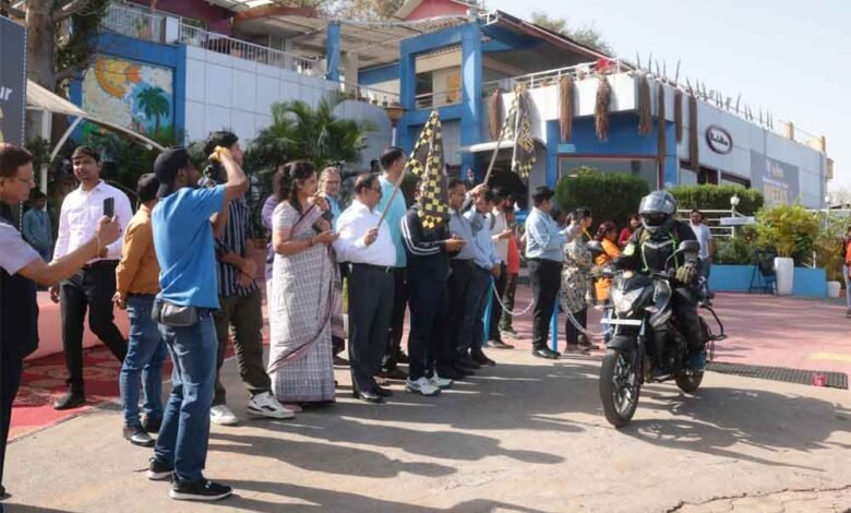 सचिव पर्यटन, डॉ. इलैया राजा टी ने फ्लैग-ऑफ कर महिला राइडर्स को किया रवाना 1 KSHITITECH baiek1 KSHITITECH