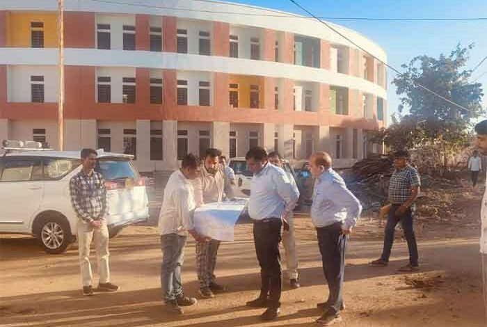 कलेक्टर ने बैरसिया का दौरा कर विभिन्न विकास कार्यों और शासकीय योजनाओं की प्रगति का निरीक्षण किया 1 KSHITITECH colecter KSHITITECH