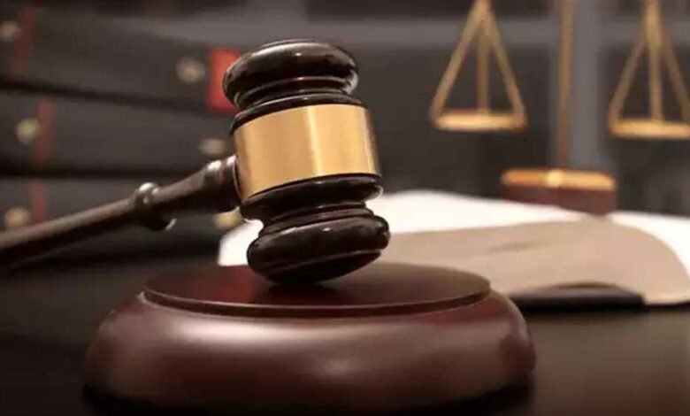 60 साल के आदमी ने अपनी पत्नी और बच्चों के खिलाफ तलाक की लगाई अर्जी, फैमिली कोर्ट में हो रही काउंसलिंग 1 KSHITITECH court 105 2 KSHITITECH