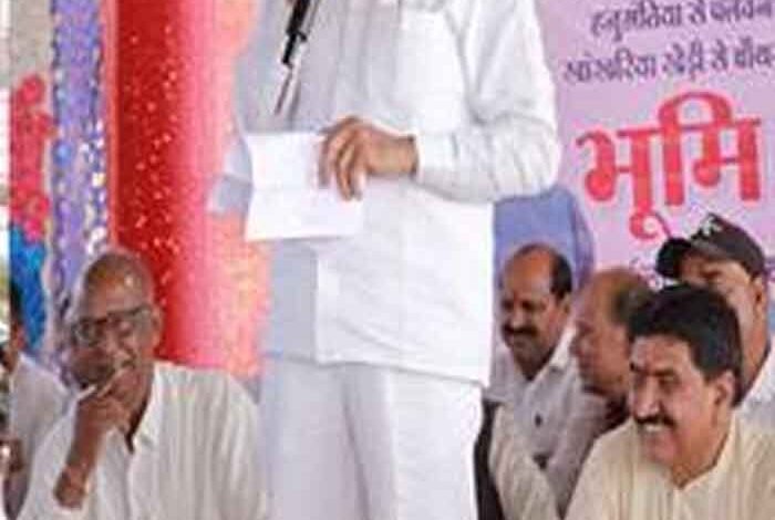 उप मुख्यमंत्री देवड़ा ने 46 करोड़ 81 लाख से निर्मित होने वाले सड़कों का किया भूमि-पूजन 1 KSHITITECH dev2 KSHITITECH