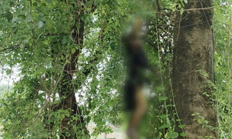 बलिया में पेड़ से लटकी युवती की लाश मामले में सनसनीखेज खुलासा- शादी के बाद भी प्रेमी से रखना चाहती थी संबंध 1 KSHITITECH fasi1 2 KSHITITECH