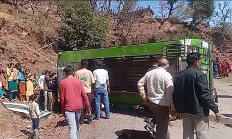 जम्मू-कश्मीर में भीषण सड़क हादसा, पलटी बस, 22 महिला समेत 30 यात्री घायल, दो लोग घायल 1 Console Corptech Pradakshina Consulting Pvt Ltd hadsa1 Console Corptech Pradakshina Consulting Pvt Ltd