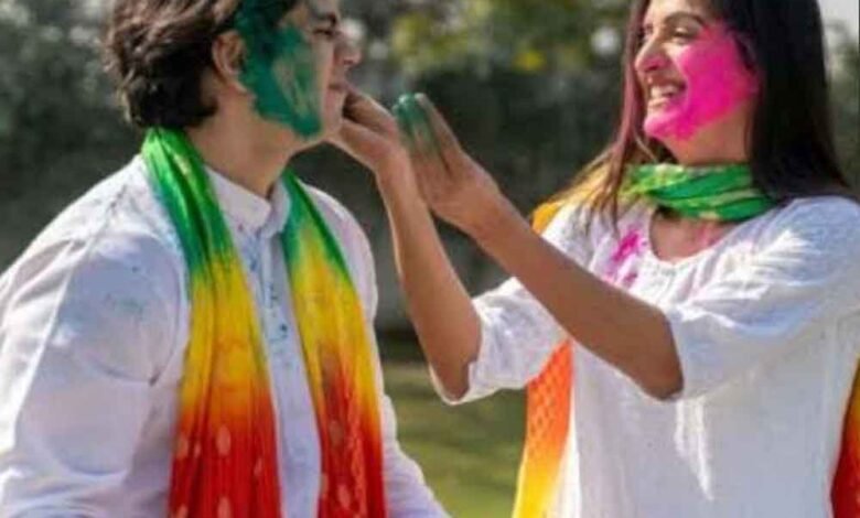 होली के त्योहार पर आउटफिट का चुनाव बेहद खास होता है, पहनें ये स्टाइलिश आउटफिट्स, लगेंगे खूबसूरत 1 KSHITITECH holi KSHITITECH