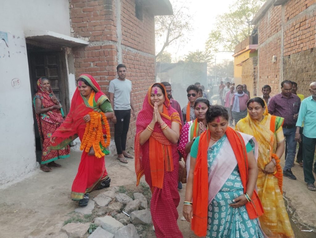 इंजी सत्यलता आनंद मिरी निकली क्षेत्र में आभार एंव जनदर्शन करने। बाजे गाजे के साथ हो रही है भव्य स्वागत 6 KSHITITECH img 20250327 wa00496340741869482945002 KSHITITECH
