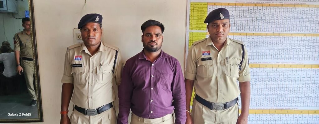छेड़छाड़ के आरोपी डॉक्टर को चाम्पा पुलिस ने किया गिरफ्तार, साइबर तकनीक से मिली सफलता 2 KSHITITECH img 20250331 wa0030955798803059597677 KSHITITECH