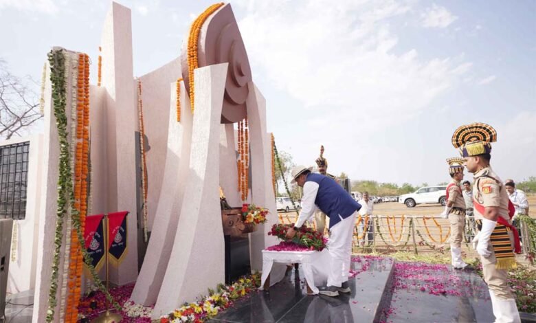 मुख्यमंत्री डॉ. यादव ने कहा कि राज्य और केन्द्र सरकार की योजनाओं के क्रियान्वयन से किसानों के जीवन में समृद्धि आएगी 1 KSHITITECH mohan2 8 KSHITITECH