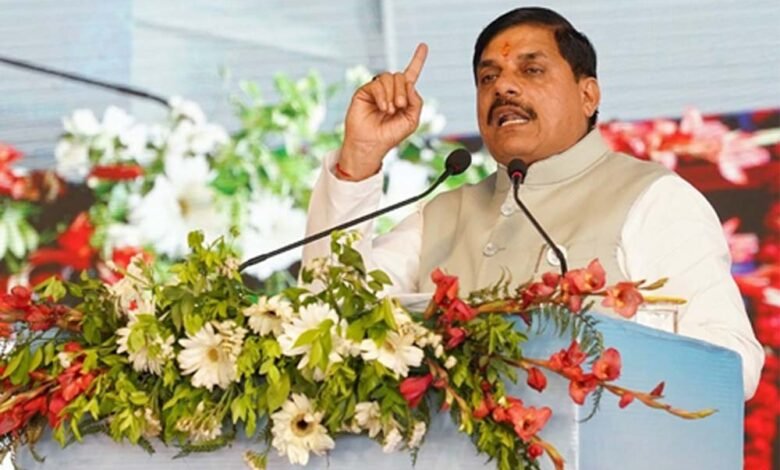 मुख्यमंत्री ने कहा कि चम्बल की धरती है वीरभूमि, मुरैना में आँखों की मशीन कराएंगे उपलब्ध 1 KSHITITECH mohan4 1 KSHITITECH