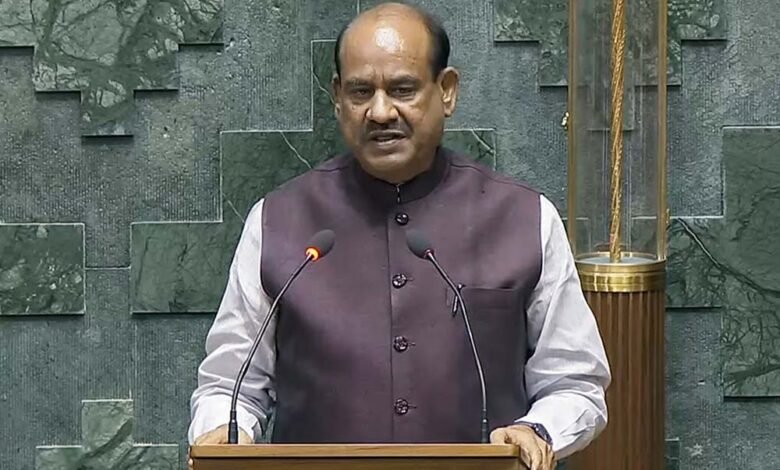 लोकसभा में सदन की कार्यवाही शुरू होते ही जमकर हंगामा, हंगामे के चलते कुछ ही मिनटों में सदन स्थगित 1 KSHITITECH om1 KSHITITECH