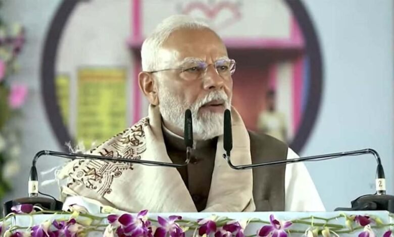 छत्तीसगढ़ में पीएम मोदी ने कहा- 2 लाख घरों के किचन में पाइप लाइन से मिलेगी कुकिंग गैस 1 KSHITITECH pm modi1 3 KSHITITECH
