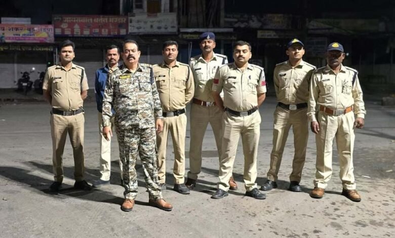 सिंगरौली पुलिस का बड़ा एक्शन– 258 बदमाशो पर हुई कड़ी कार्रवाई, वर्षों से फरार स्थाई वारंटी गिरफ्तार 1 KSHITITECH po01 KSHITITECH