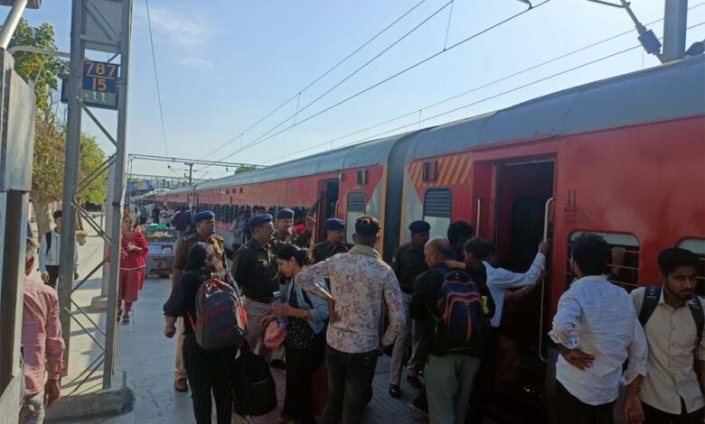 यात्रियों और कर्मचारियों की सुरक्षा सुनिश्चित करने के लिए आरपीएफ द्वारा व्यापक सुरक्षा उपायों को लागू किया गया 1 KSHITITECH rail1 KSHITITECH