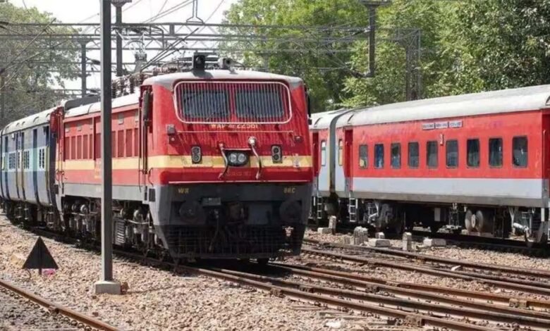 भारतीय रेलवे बेहतर सुविधा देने के लिए लगातार काम कर रहा, ट्रेन में अब जितनी सीटें उतने ही Tickets 1 KSHITITECH raiway1 KSHITITECH
