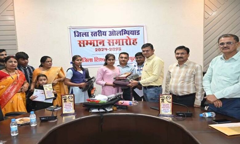 जिला स्तरीय ओलंपियाड परीक्षा में चयनित विद्यार्थियों का किया गया सम्मान 1 KSHITITECH saman KSHITITECH