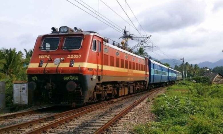 वंदे भारत एक्सप्रेस सहित चलेंगी 6 नई स्पेशल ट्रेनें, होली के पर्व पर यात्रियों की सुविधा के लिए रेलवे ने खास इंतजाम किए 1 KSHITITECH train1 KSHITITECH
