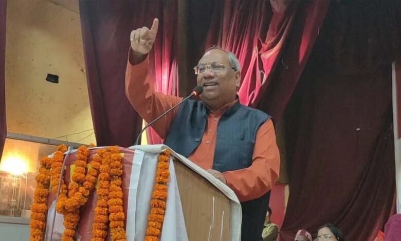यूपी में योगी सरकार में कैबिनेट मंत्री डॉ. संजय निषाद ने कहा- तलवार पसंद करने वाले सलवार पहनकर देश से चले जाएं 1 KSHITITECH up1 1 KSHITITECH