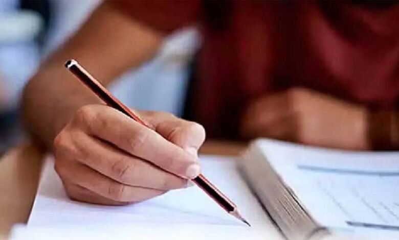 यूपी बोर्ड की उत्तर पुस्तिकाओं का मूल्यांकन कड़ी निगरानी में शुरू, 3 करोड़ कॉपियों की होगी जांच 1 KSHITITECH up board1 KSHITITECH