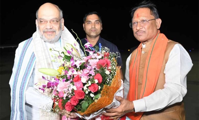 केंद्रीय गृह मंत्री शाह का मुख्यमंत्री साय ने स्वामी विवेकानंद विमानतल पर किया आत्मीय स्वागत 1 KSHITITECH 1 175 KSHITITECH