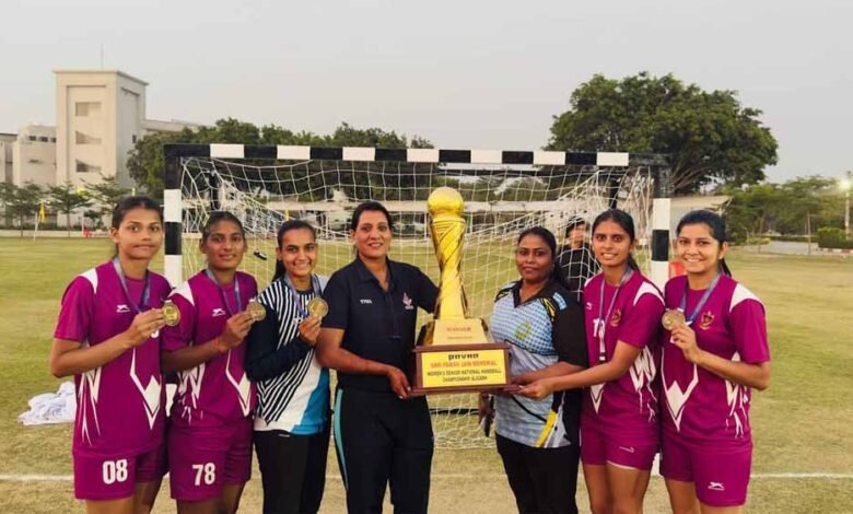 राष्ट्रीय हैंडबॉल चैम्पियनशिप में भारतीय रेल महिला टीम ने जीता स्वर्ण पदक 1 KSHITITECH 1 218 KSHITITECH