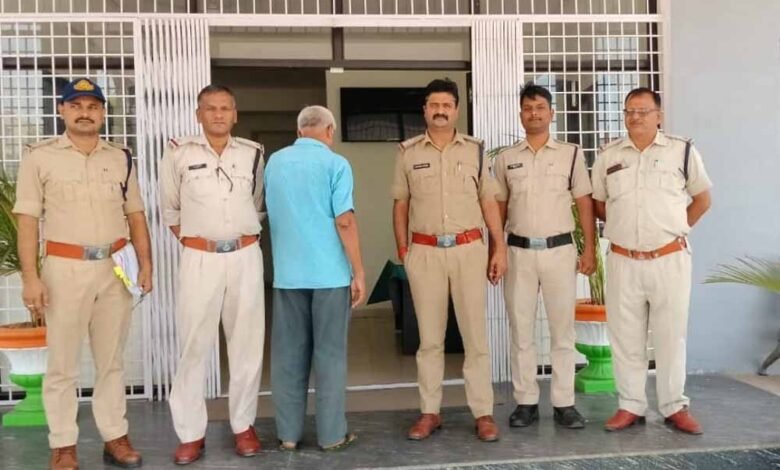 सिंगरौली में रिटायर्ड पटवारी गिरफ्तार, भू स्वामी का बना दिया फर्जी मृत्यु प्रमाण पत्र की 40 लाख की धोखाधड़ी 1 KSHITITECH 1 885 KSHITITECH