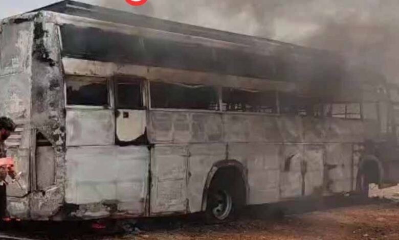 एमपी के शाजापुर में हुआ हादसा: बस में लगी आग, कुछ ही मिनट जलकर खाक 1 KSHITITECH 1 975 KSHITITECH