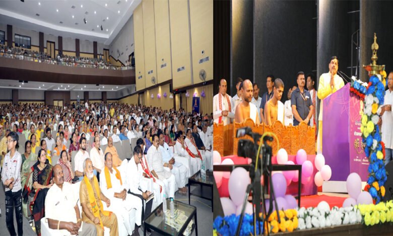हमारे संत, महात्मा ज्ञान और सन्मार्ग के प्रेरणा पुंज हैं : मुख्यमंत्री डॉ. यादव 1 KSHITITECH 11A 1 KSHITITECH
