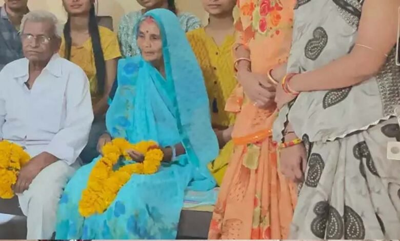 प्रयागराज में 35 साल पहले किया था महिला का पिंडदान, फोन कॉल पर मिली ऐसी सूचना की झूम उठा परिवार 1 KSHITITECH 11A 74 1 KSHITITECH