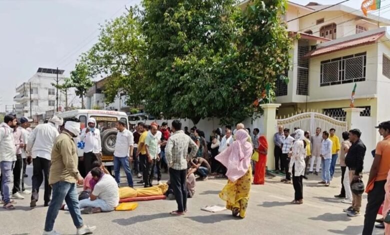 सीधी में सांसद की बहू पर लगा दुर्घटना का आरोप, परिजनों ने किया जमकर प्रदर्शन 1 KSHITITECH 12A 26 1 KSHITITECH