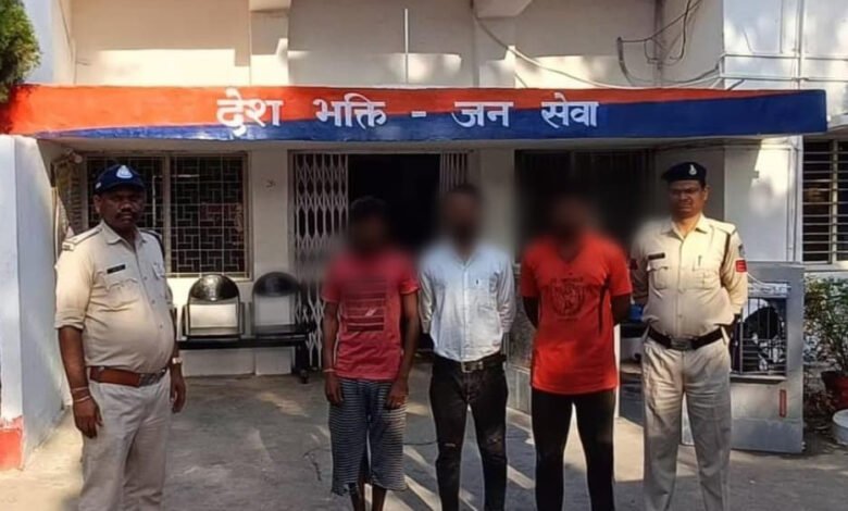 कोतवाली अनूपपुर पुलिस ने रात्रि काम्बिंग गश्त में 05 फरार वारंटी गिरफ्तार 1 KSHITITECH 16A 118 KSHITITECH