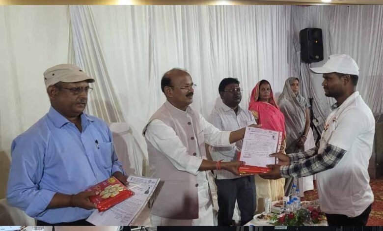 सभी भू-स्वामियों को रोजगार दिलाने हम प्रयासरत-राज्यमंत्री श्री दिलीप जायसवाल 1 KSHITITECH 17A 56 1 KSHITITECH