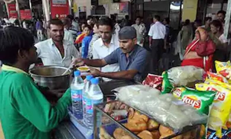 रेल यात्रियों की जेब पर पड़ेगा खानपान का बोझ, 16 की बजाए अब 20 रुपये में मिलेंगे दो समोसे 1 KSHITITECH 18A 36 KSHITITECH