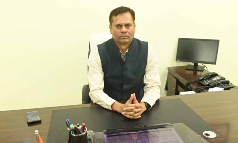 कवर्धा : संभागायुक्त राठौर ने कबीरधाम जिले का किया आकस्मिक निरीक्षण 1 KSHITITECH 19A 114 KSHITITECH