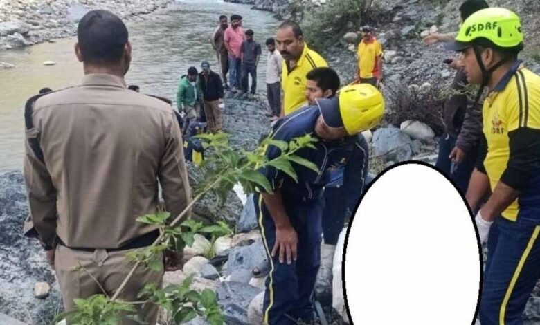 उत्तराखंड के चमोली में दर्दनाक हादसा, बारात की कार खाई में गिरी, 5 लोगों की मौत 1 KSHITITECH 19A 46 KSHITITECH