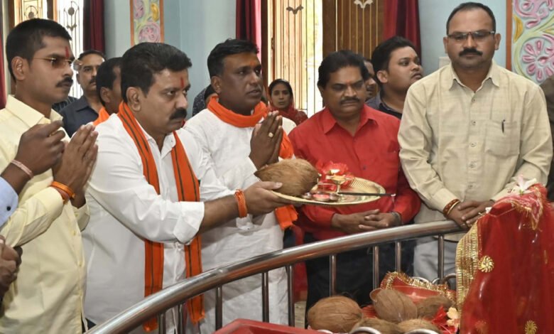 रायपुर : उपमुख्यमंत्री विजय शर्मा पहुंचे कवर्धा, मंदिर दर्शन कर प्रदेश वासियों को नवरात्रि पर्व की दी शुभकामनाएं 1 KSHITITECH 1A 13 KSHITITECH