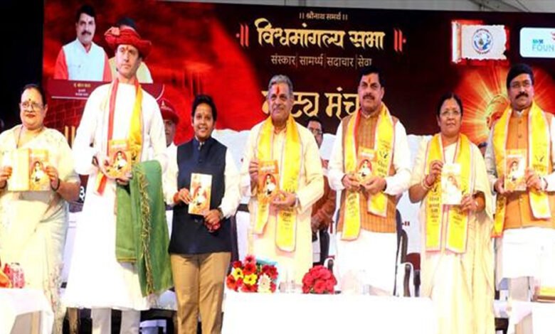 ‘राष्ट्रसमर्था देवी अहिल्या की पुण्य गाथा’ नाटक का मंचन 1 KSHITITECH 1A 8 KSHITITECH
