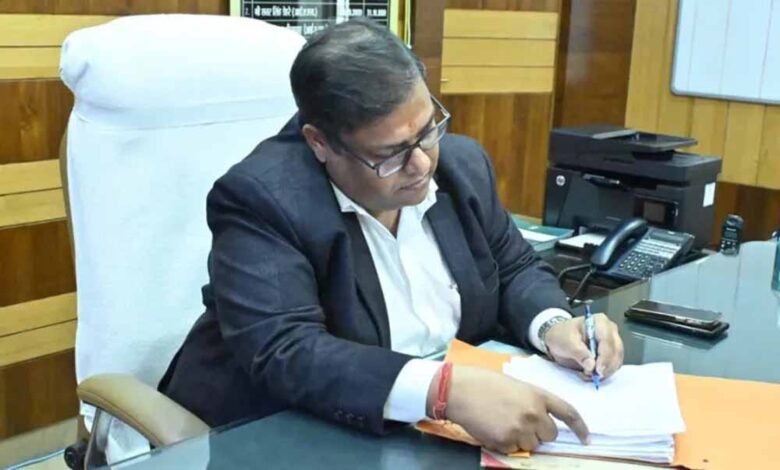 ‘सुशासन तिहार’ में लापरवाही बरतने वालों पर कलेक्टर का एक्शन, 20 से अधिक अधिकारियों को थमाया नोटिस 1 KSHITITECH 2 201 KSHITITECH