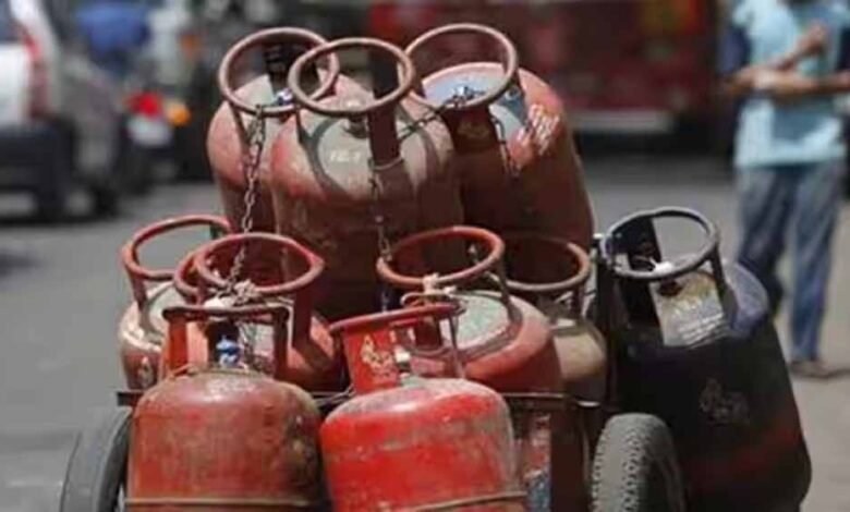 LPG सिलेंडर को लेकर सख्त नियम, भरवाने से पहले करना होगा ये काम 1 KSHITITECH 2 333 KSHITITECH