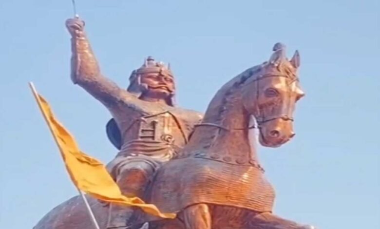महाराजा छत्रसाल ने लड़े कुल 52 युद्ध, सभी में विजय हासिल. इसलिए छतरपुर में 52 फीट की अष्टधातु की प्रतिमा स्थापित 1 KSHITITECH 21A 132 KSHITITECH
