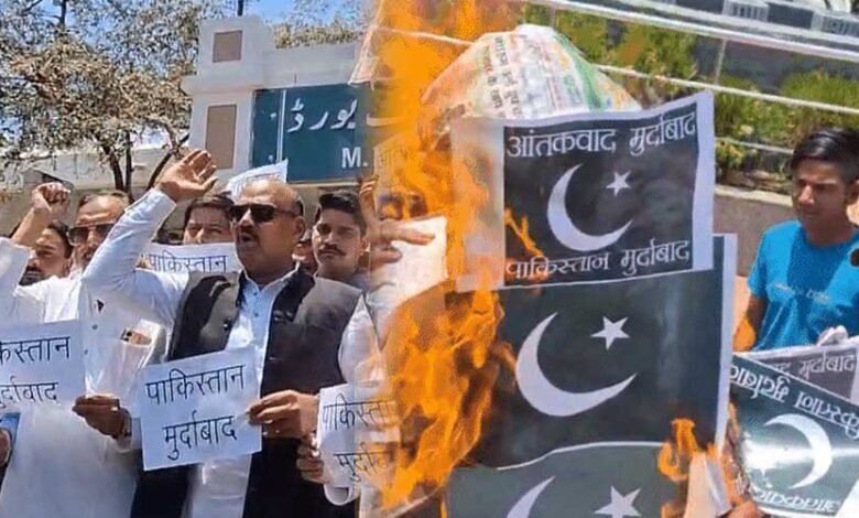 भोपाल आज वक्फ बोर्ड परिसर में पाकिस्तान का पुतला दहन किया गया, प्रदर्शन में मुस्लिम महिलाएं भी हुई शामिल 1 Console Corptech Pradakshina Consulting Pvt Ltd 23A 117 Console Corptech Pradakshina Consulting Pvt Ltd